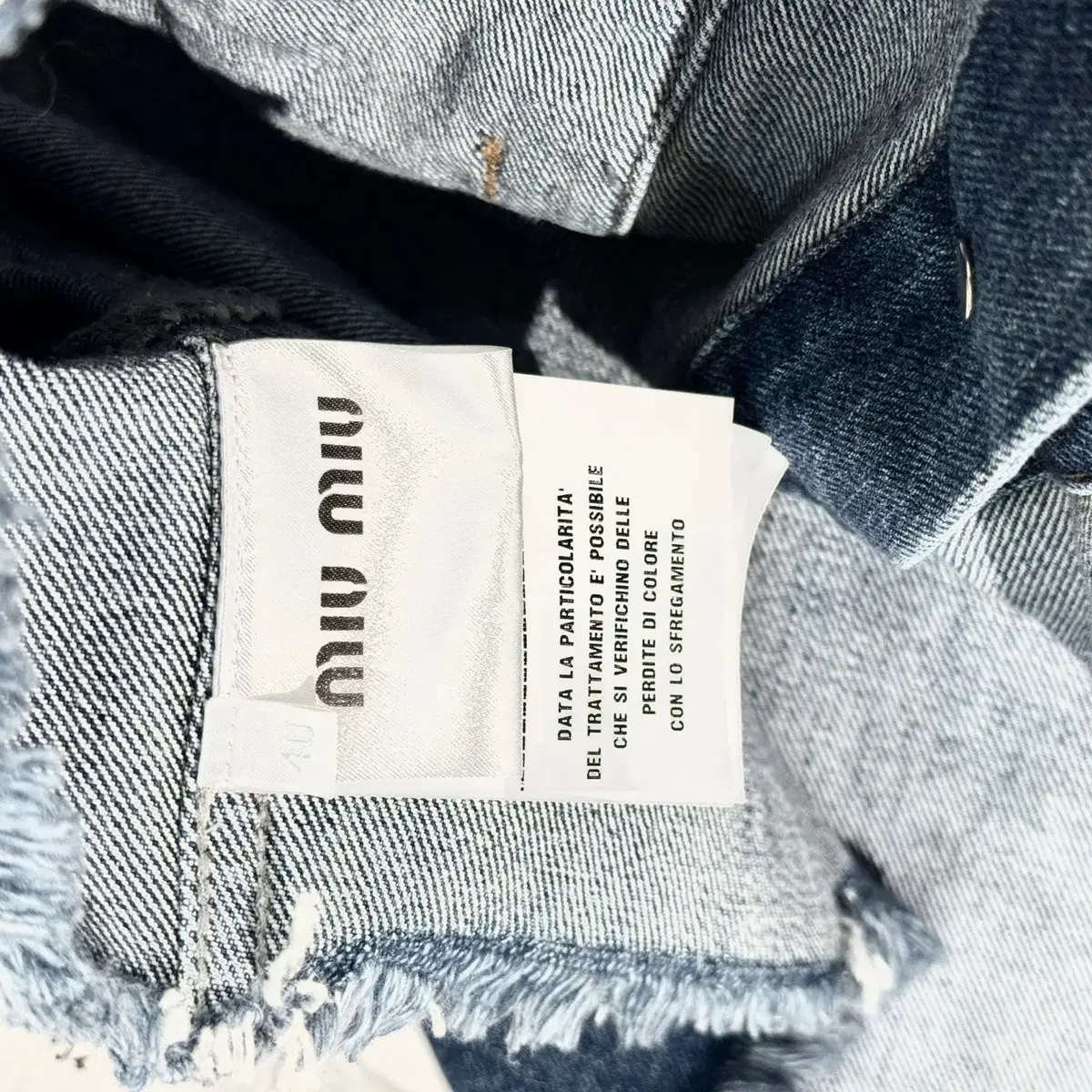 40] Miu Miu レディースクロップドウォッシュダメージデニムジーンズ